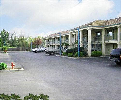 Edge Water Inn Reedley Exteriér fotografie